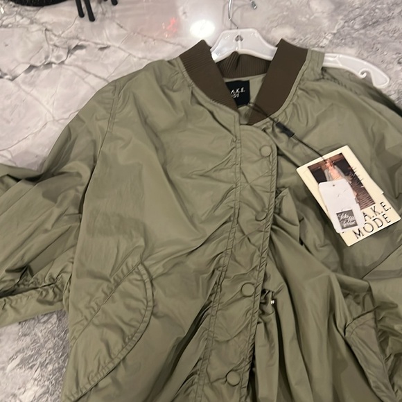 A.W.A.K.E. Mode Asymmetric Bomber Jacket - Picture 6 of 8